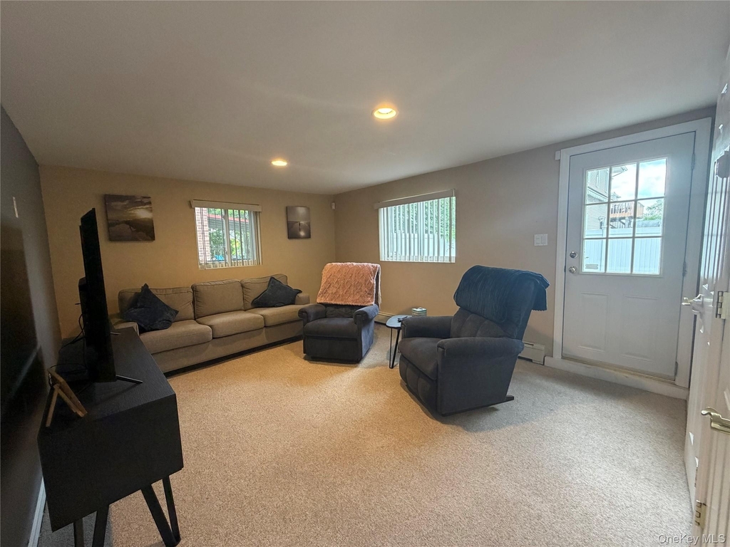 748 Leslie Lane - Photo 11