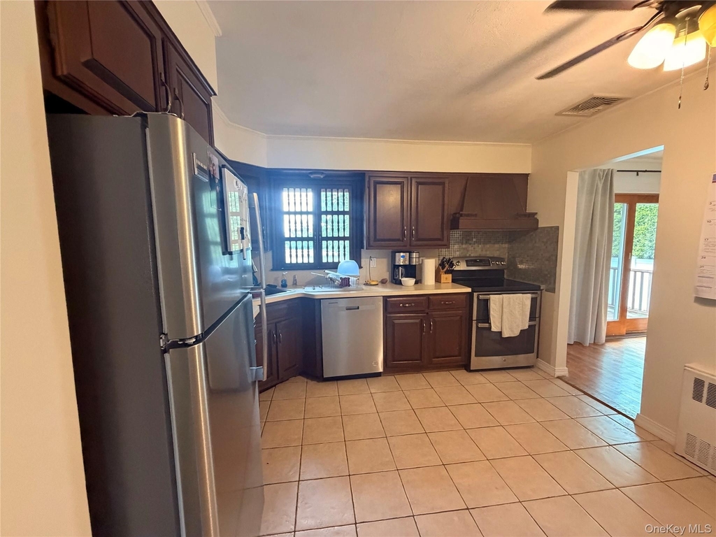 748 Leslie Lane - Photo 4