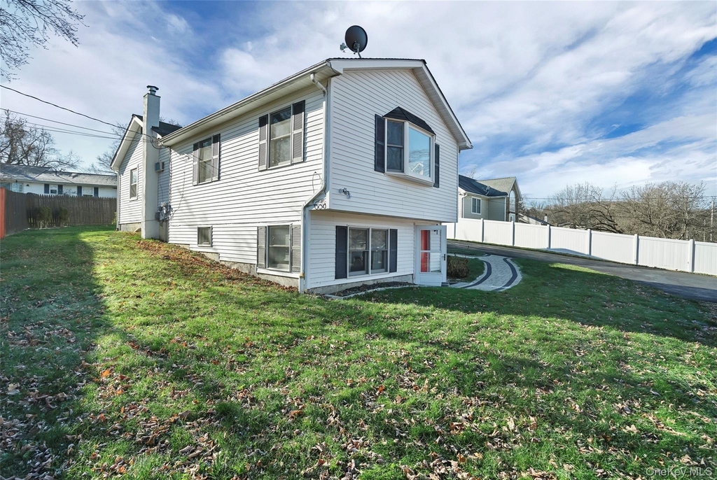 447 Clove Road - Photo 2