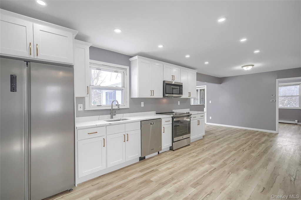 447 Clove Road - Photo 15