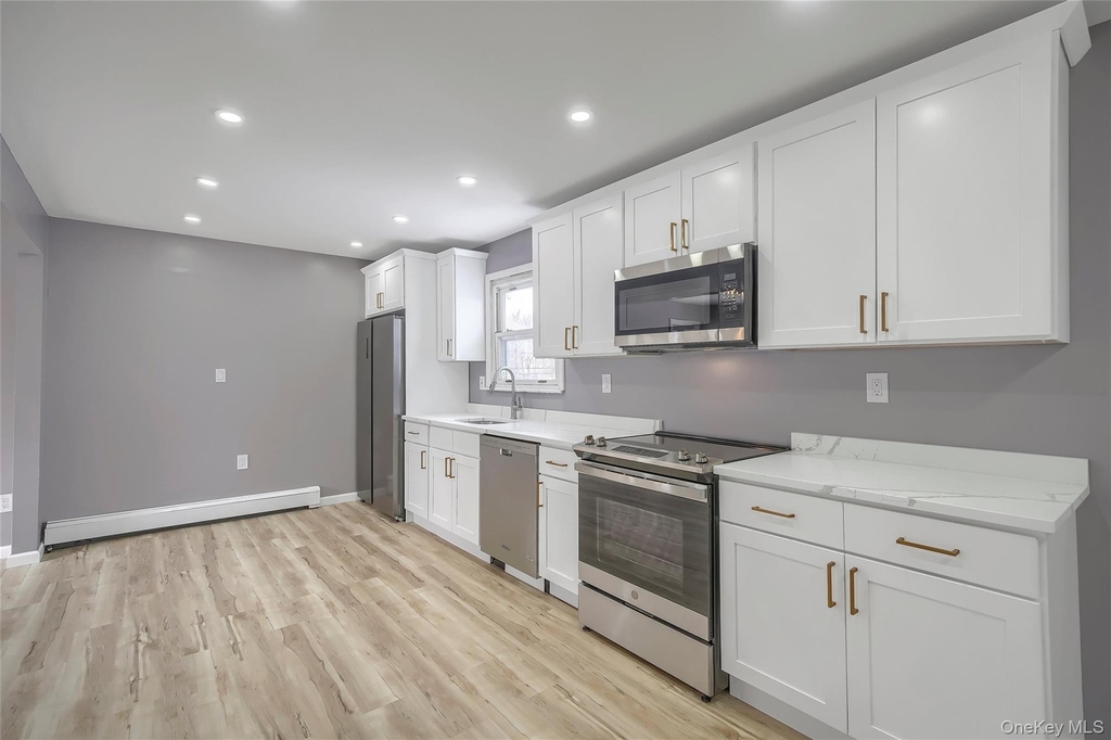 447 Clove Road - Photo 14