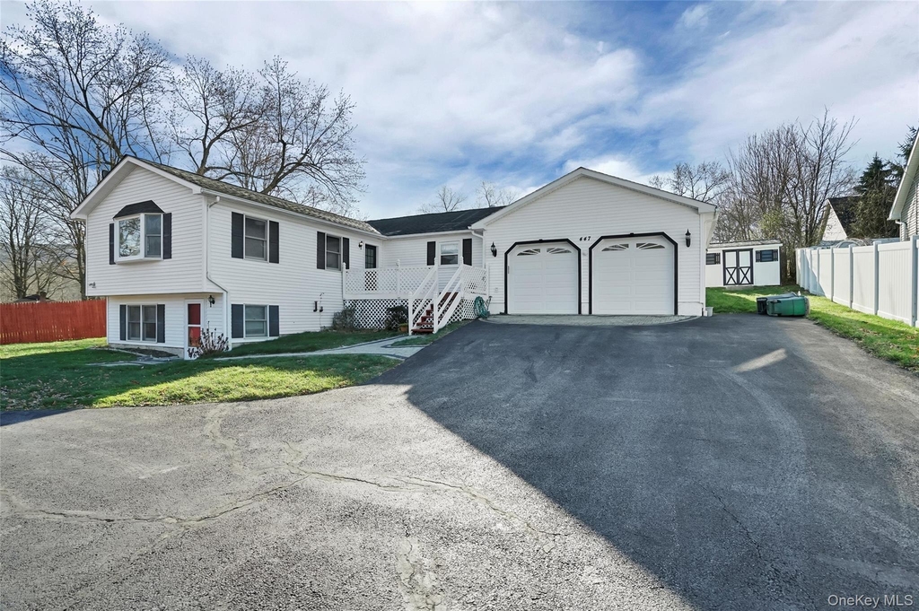 447 Clove Road - Photo 0