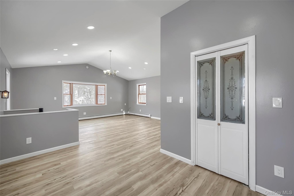 447 Clove Road - Photo 5
