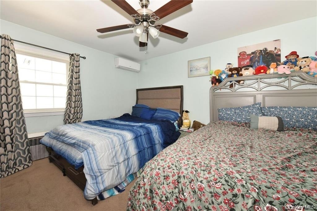 542 East Meadow - Photo 1
