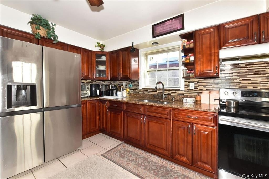 542 East Meadow - Photo 4
