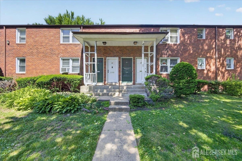 513 Brooklawn Avenue - Photo 1