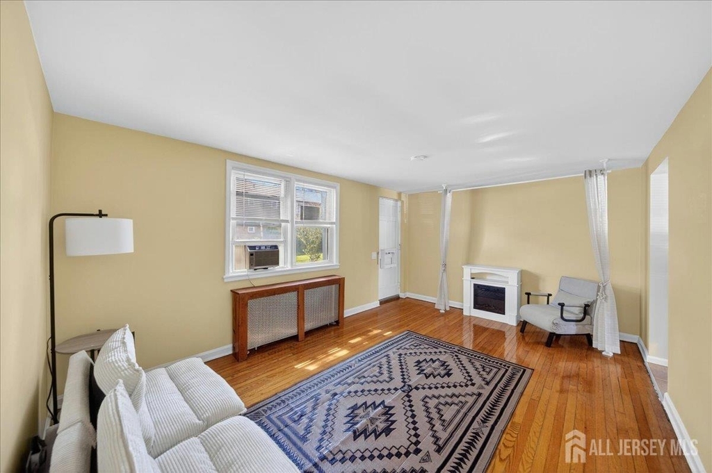 513 Brooklawn Avenue - Photo 2
