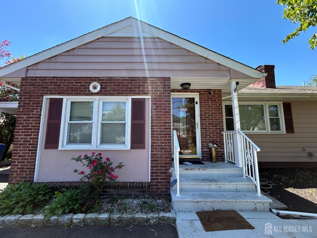869 Gates Avenue - Photo 0