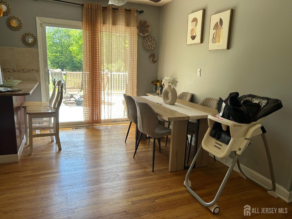 869 Gates Avenue - Photo 4