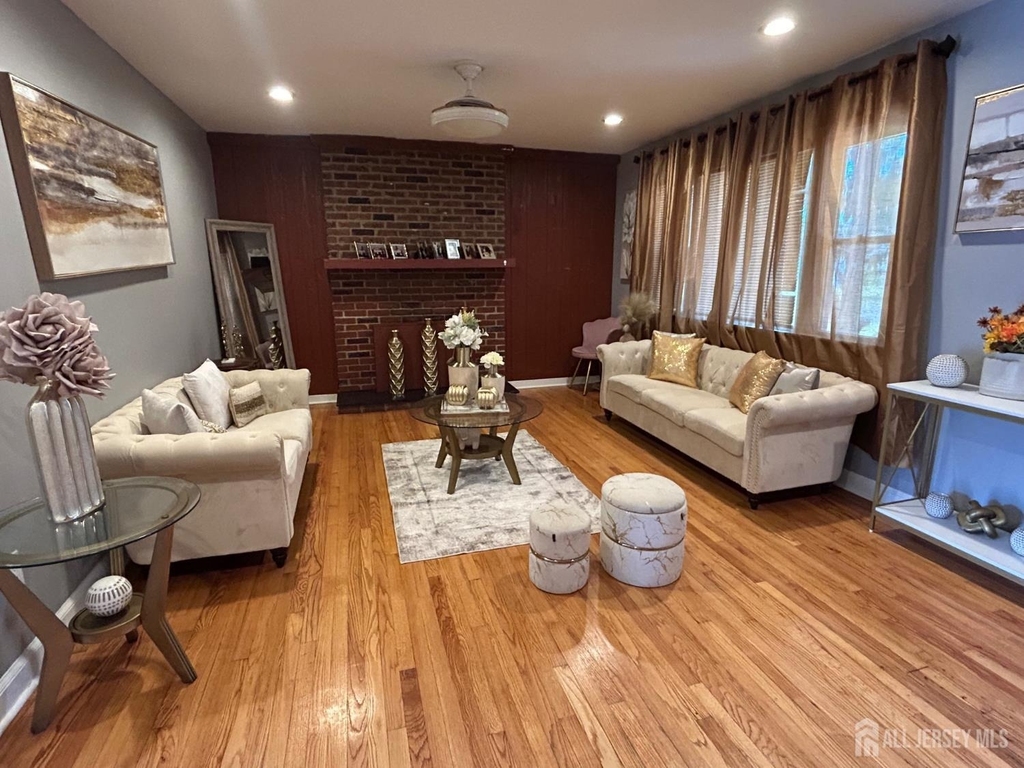 869 Gates Avenue - Photo 6