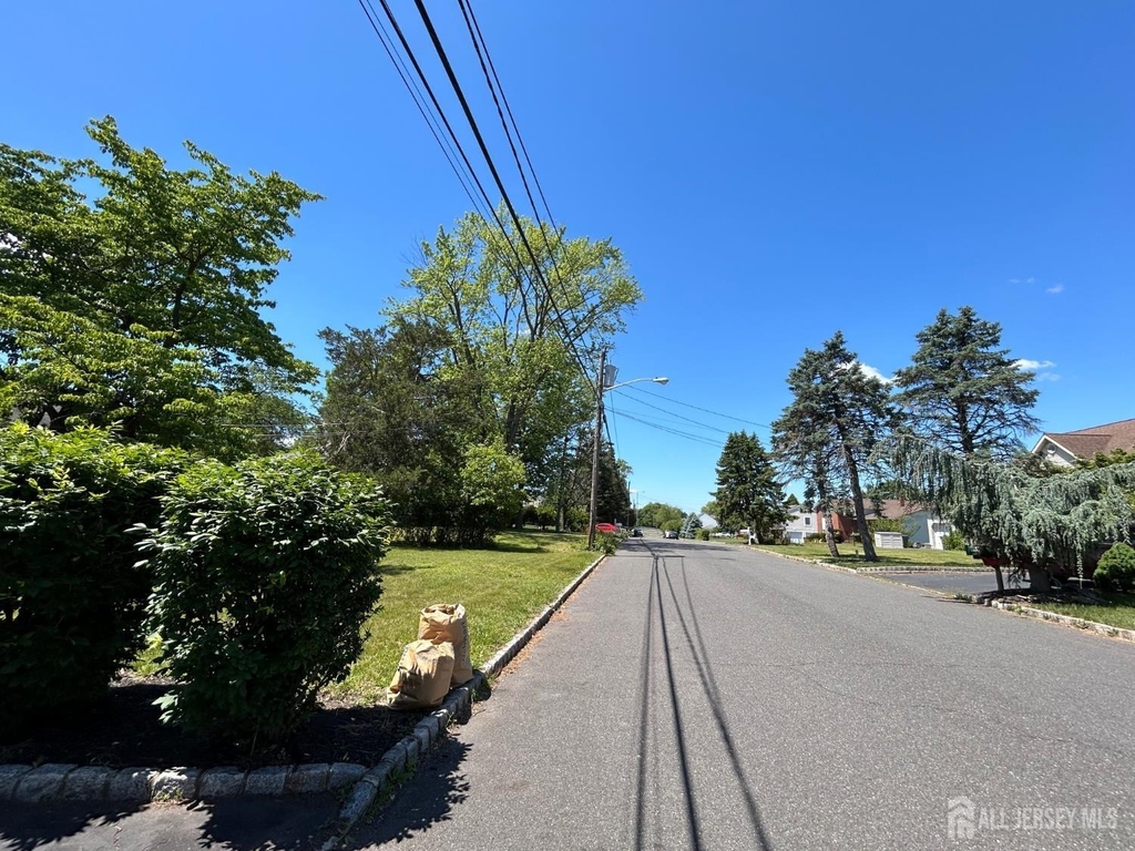 869 Gates Avenue - Photo 12