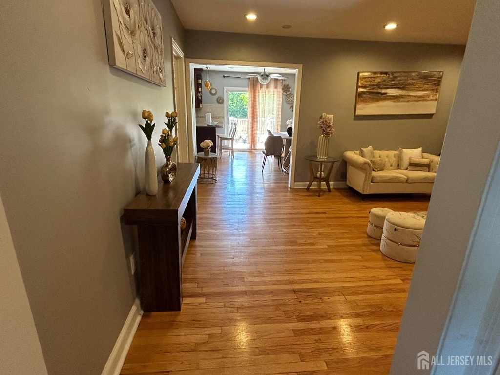 869 Gates Avenue - Photo 5