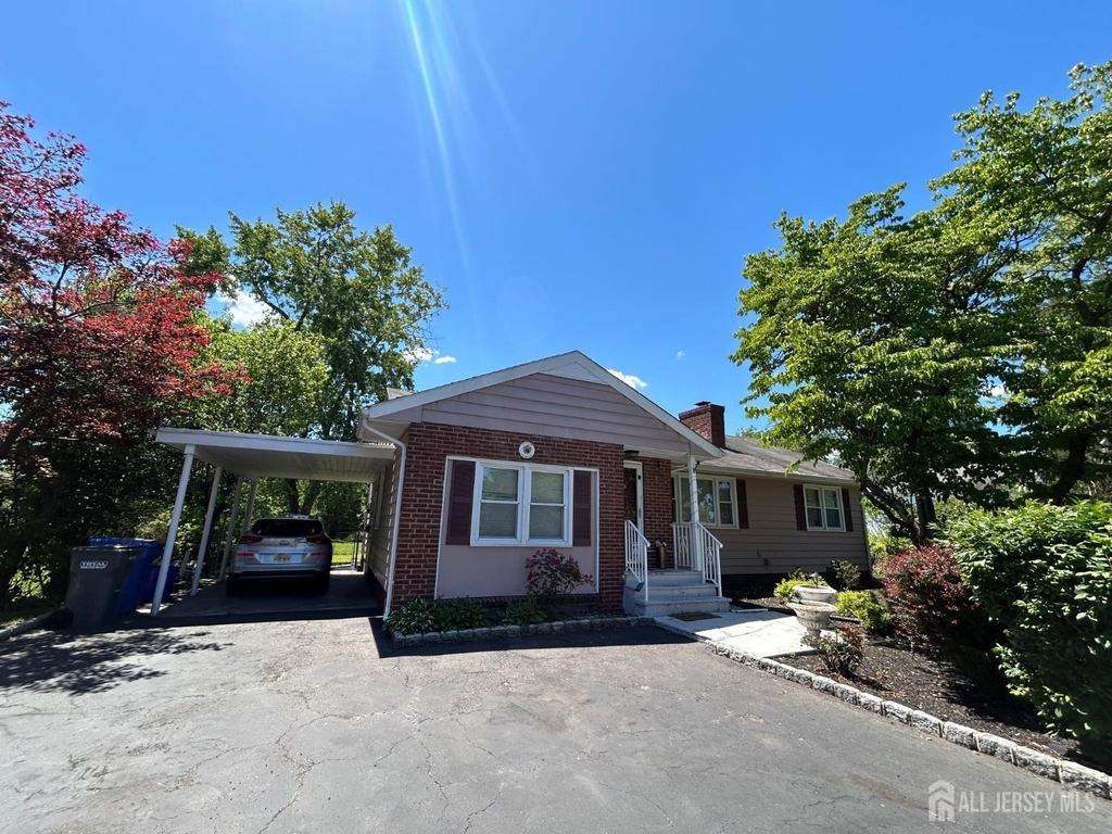 869 Gates Avenue - Photo 1