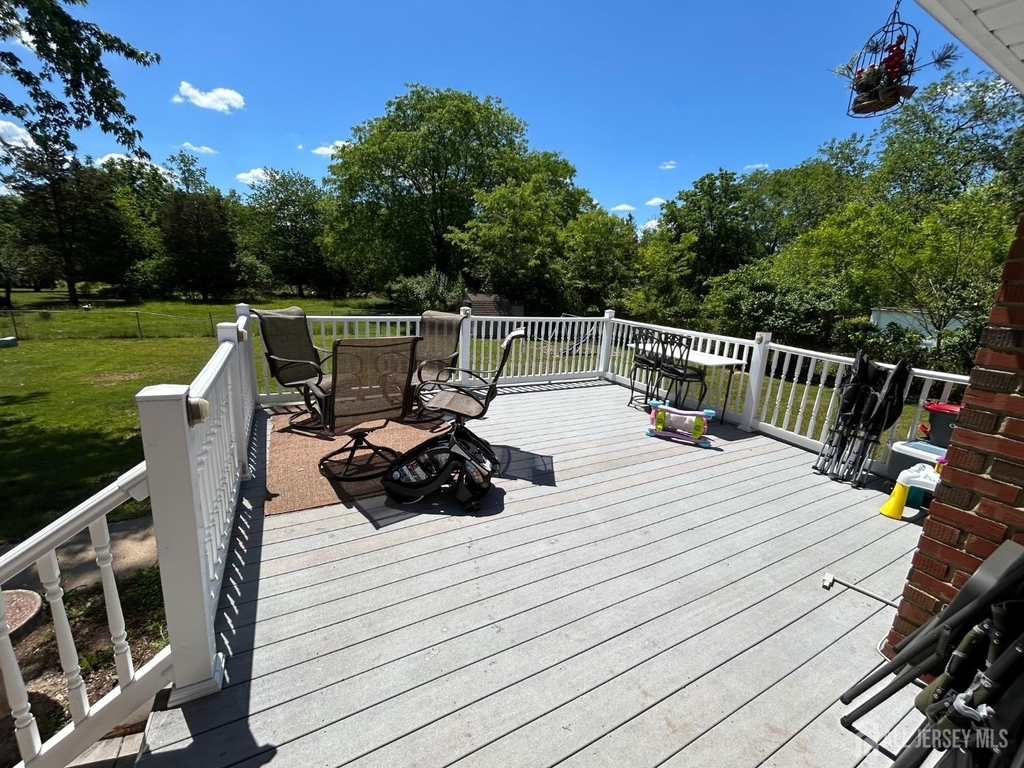 869 Gates Avenue - Photo 9