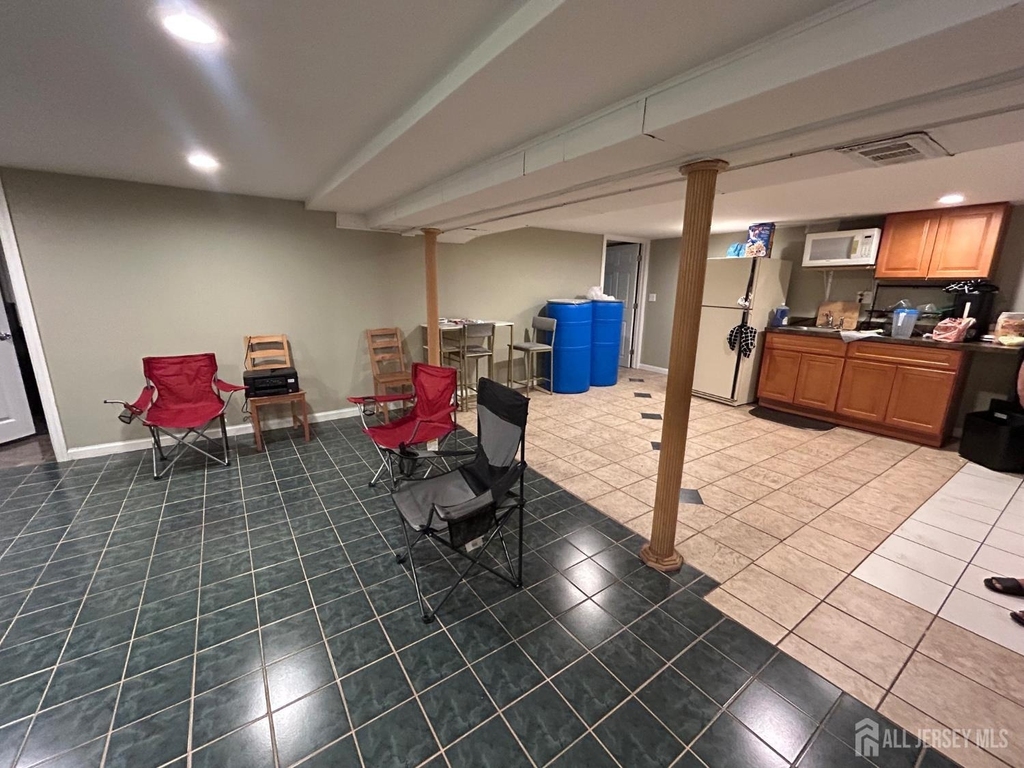 869 Gates Avenue - Photo 10