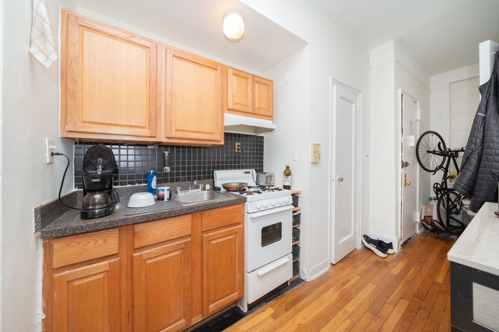 344 W 17th Street - Photo 5