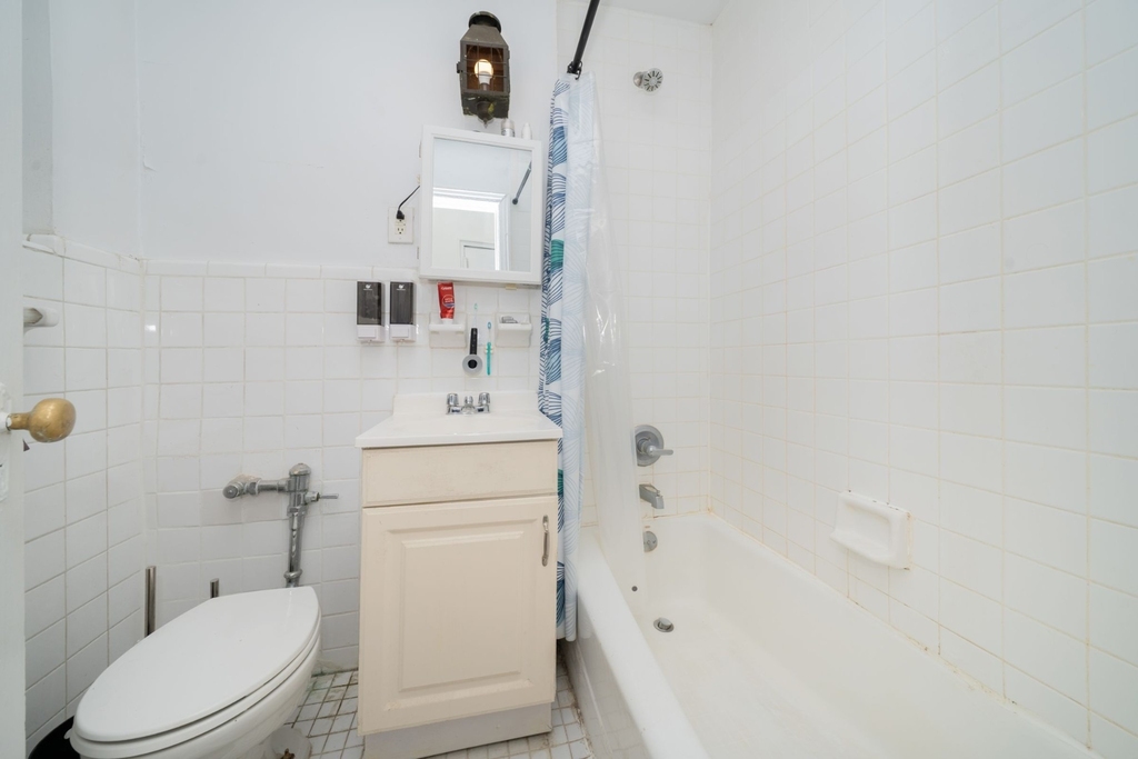 344 W 17th Street - Photo 8