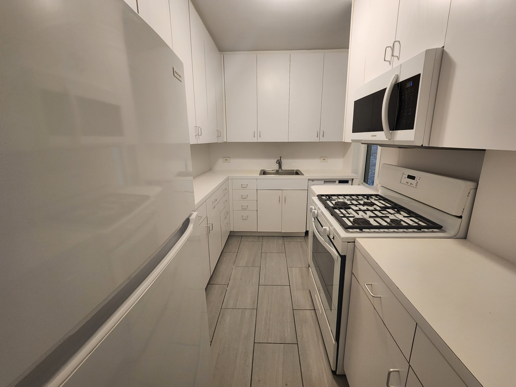 40 Central Park S - Photo 3