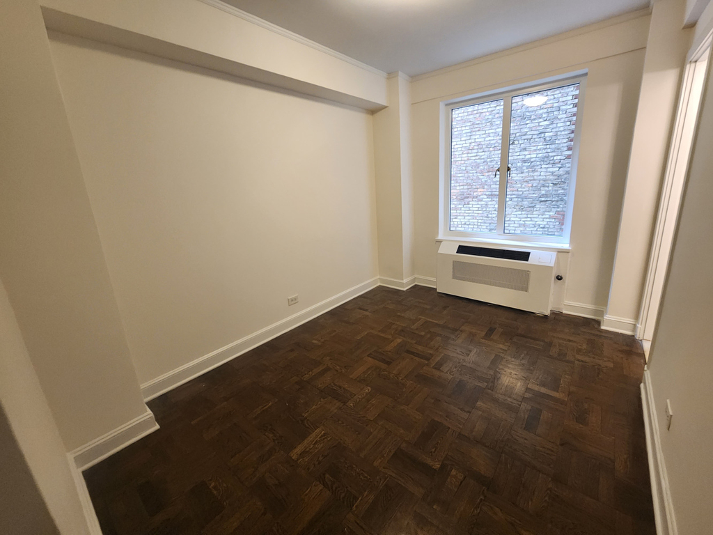 40 Central Park S - Photo 2
