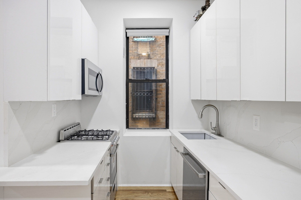 160 Wadsworth Avenue - Photo 5