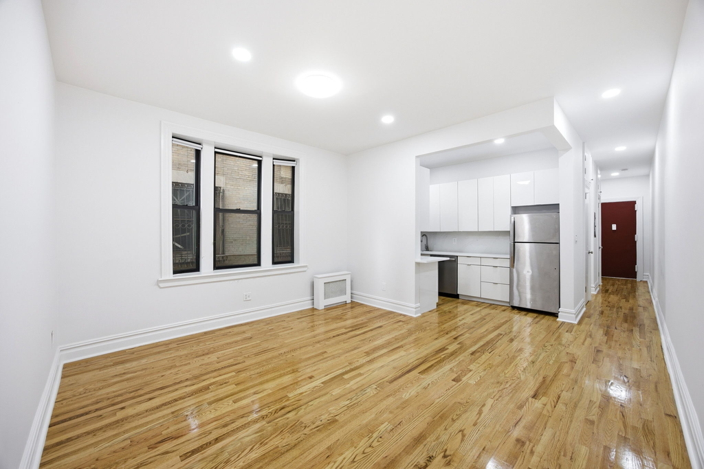 160 Wadsworth Avenue - Photo 2