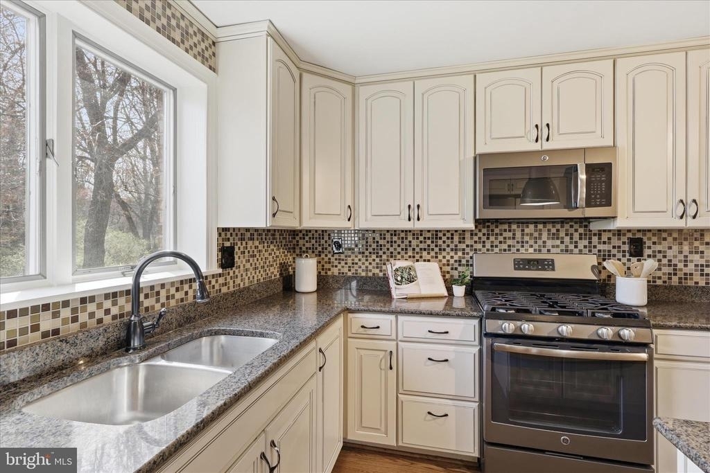 1335 Macbeth Street - Photo 13