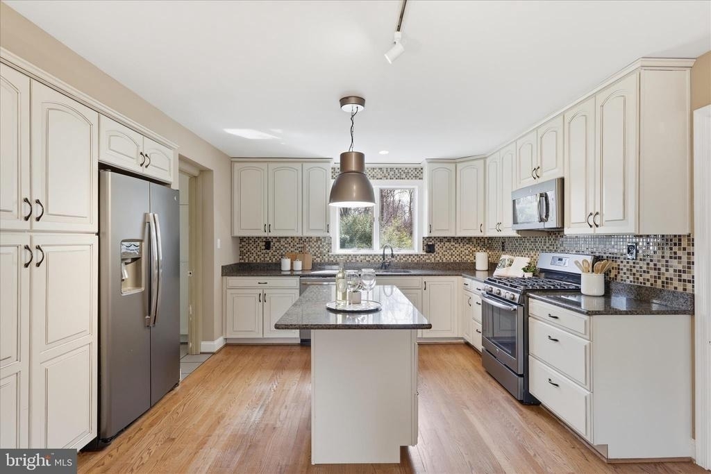 1335 Macbeth Street - Photo 10