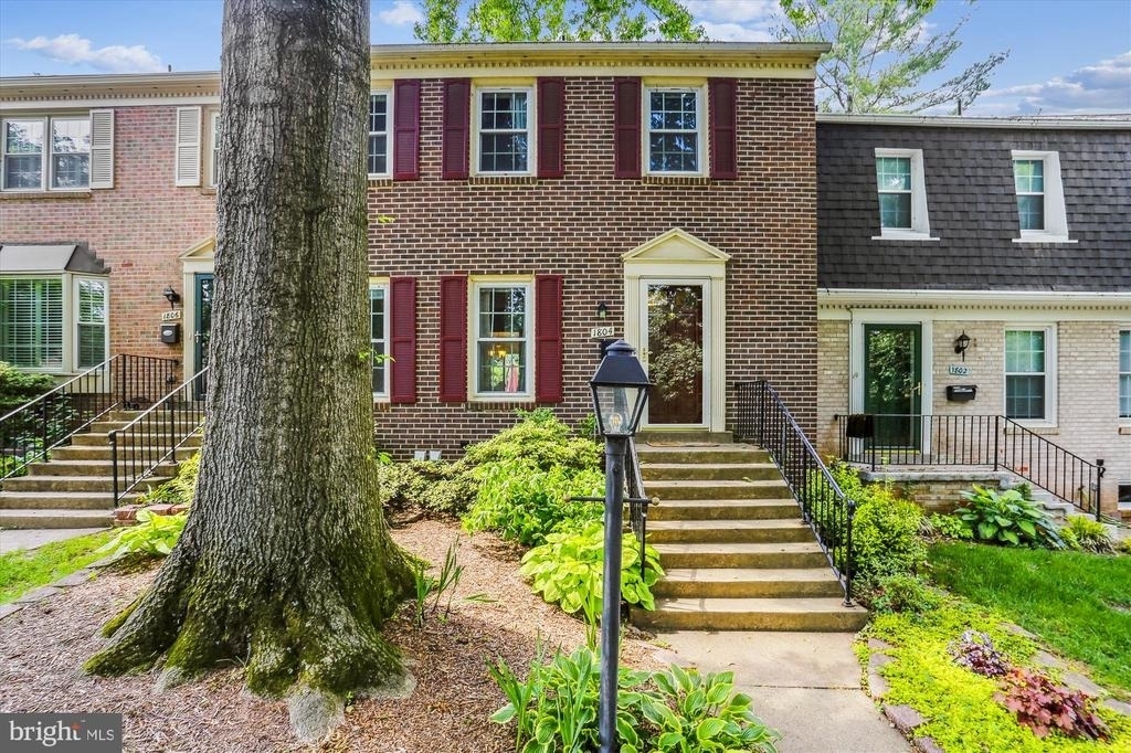 1804 Golf View Court - Photo 0
