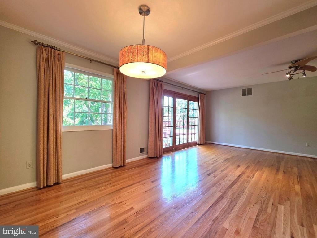 2215 Collingwood Road - Photo 9