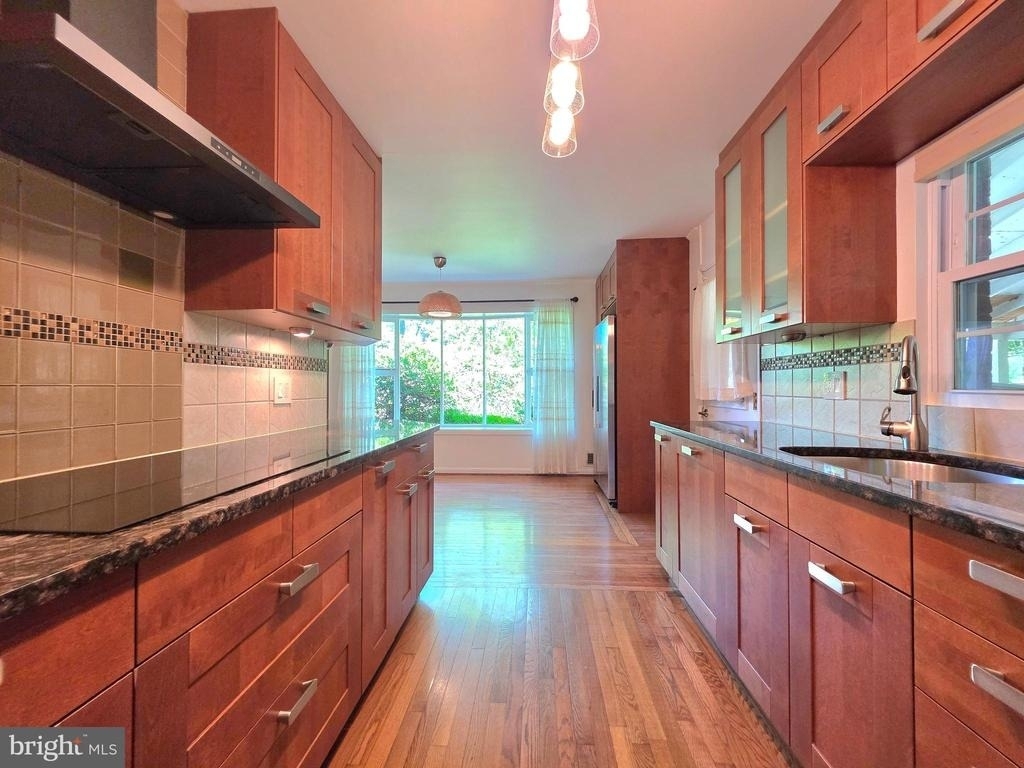 2215 Collingwood Road - Photo 8