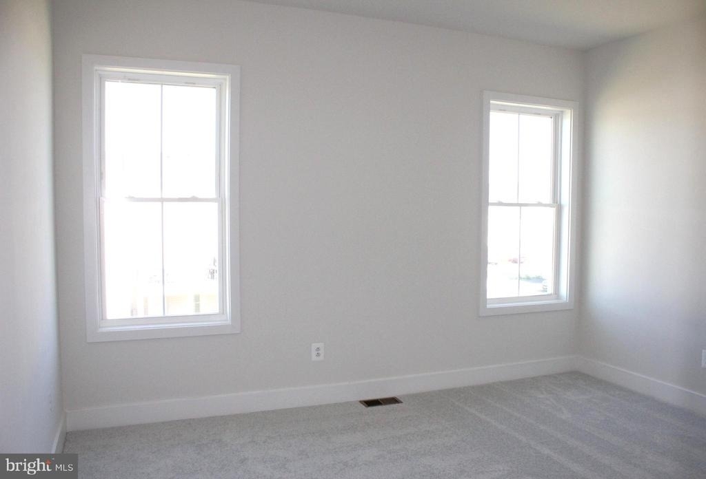139 Heyford Drive - Photo 10