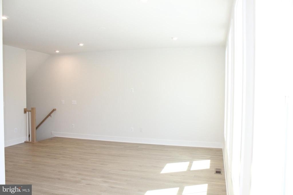 139 Heyford Drive - Photo 8