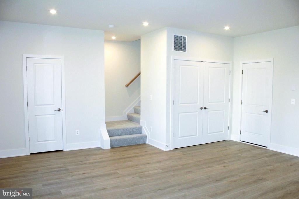 139 Heyford Drive - Photo 4