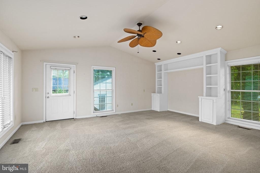 1312 Stafford Avenue - Photo 15