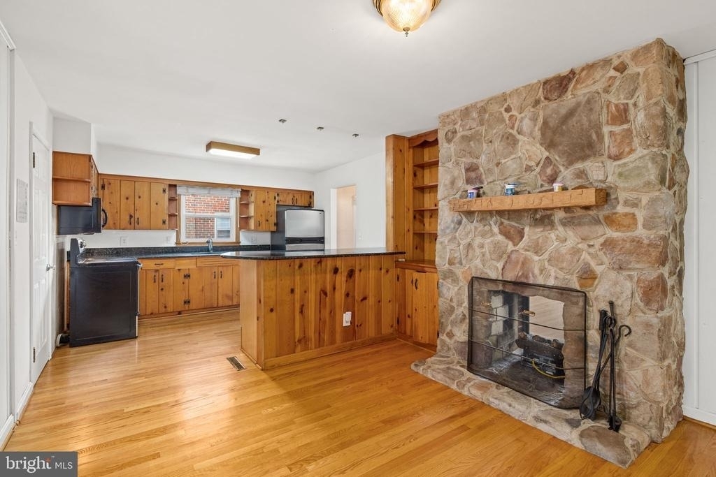 1312 Stafford Avenue - Photo 4