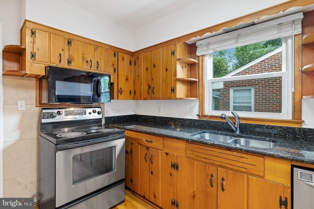 1312 Stafford Avenue - Photo 1