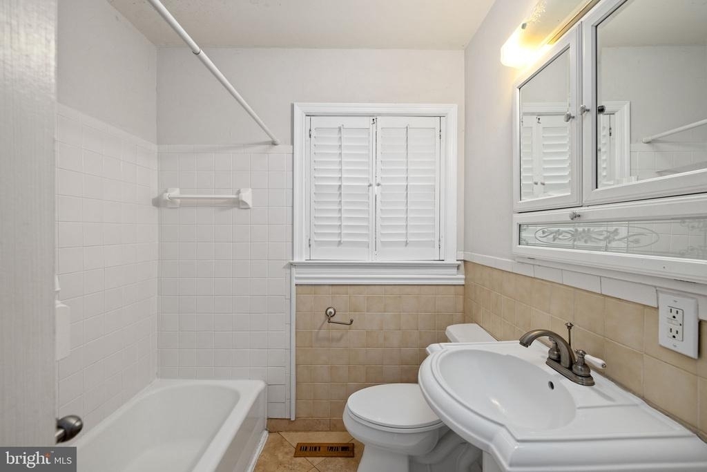 1312 Stafford Avenue - Photo 5