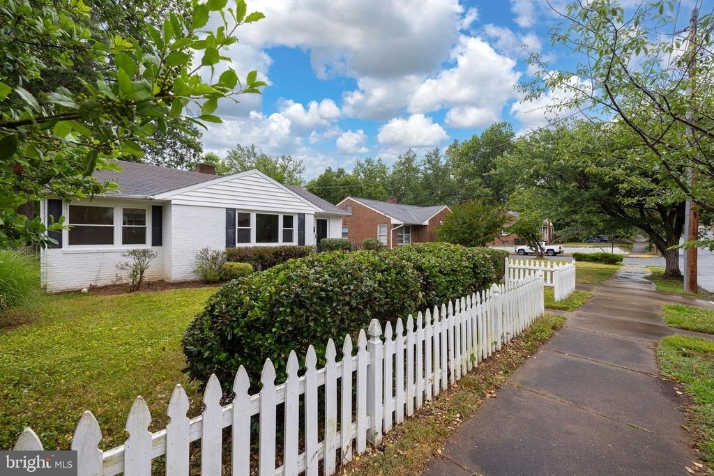 1312 Stafford Avenue - Photo 8