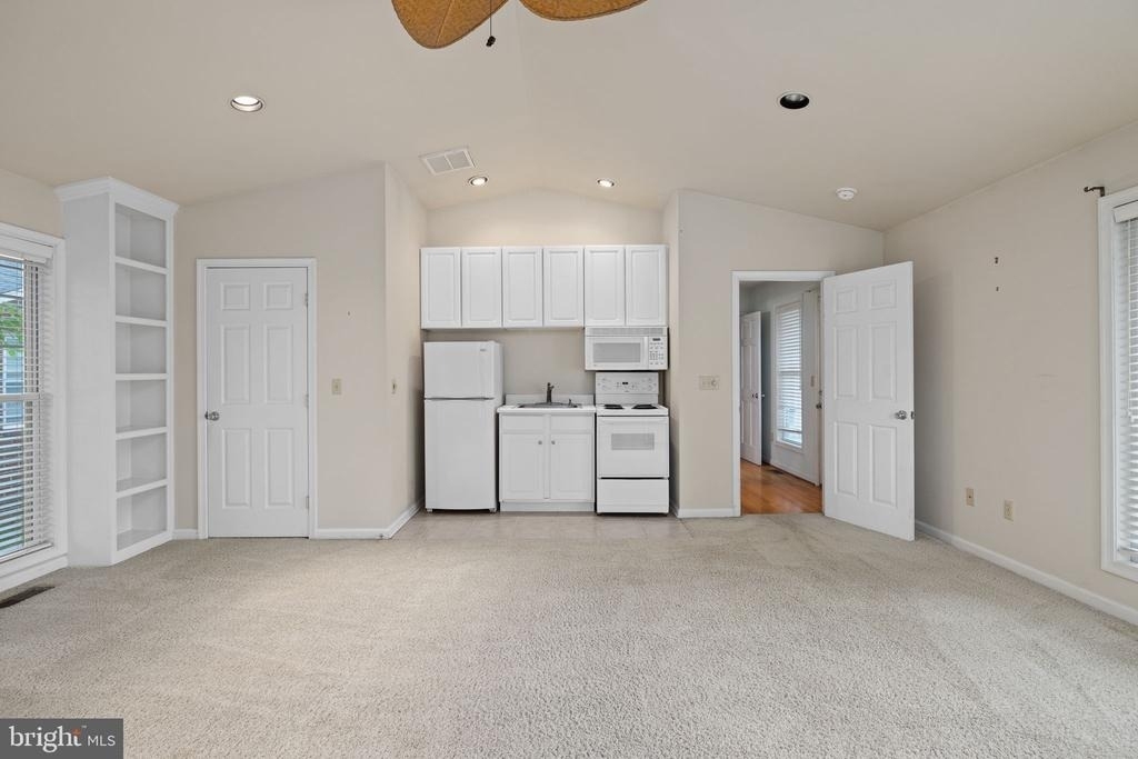 1312 Stafford Avenue - Photo 16