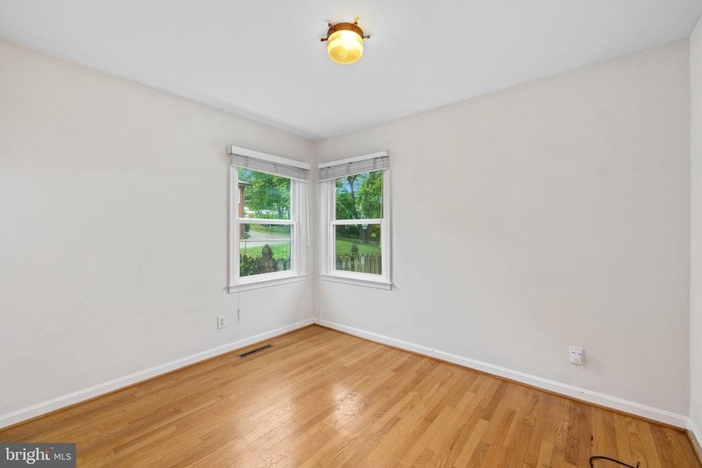 1312 Stafford Avenue - Photo 12