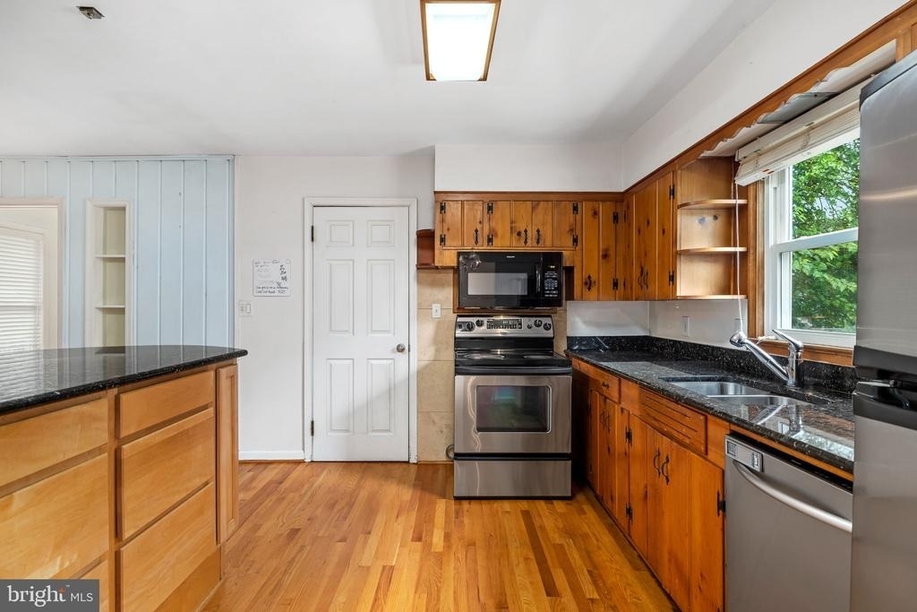 1312 Stafford Avenue - Photo 17