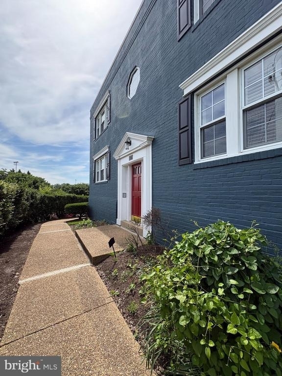 402 Bashford Lane - Photo 1