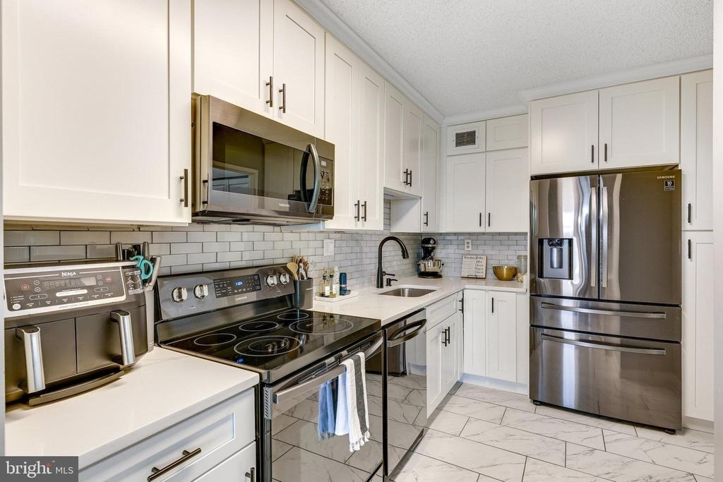 5500 Holmes Run Parkway - Photo 1