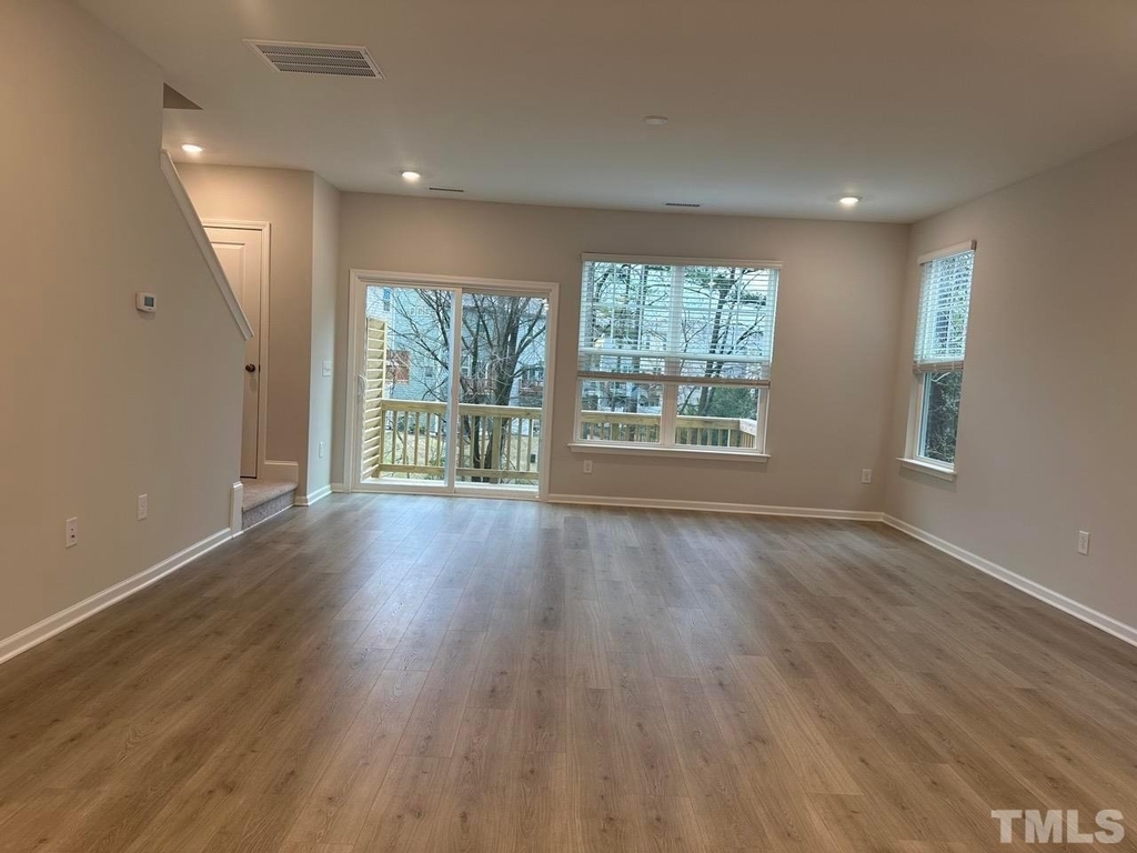 1078 Manorhaven Drive - Photo 4