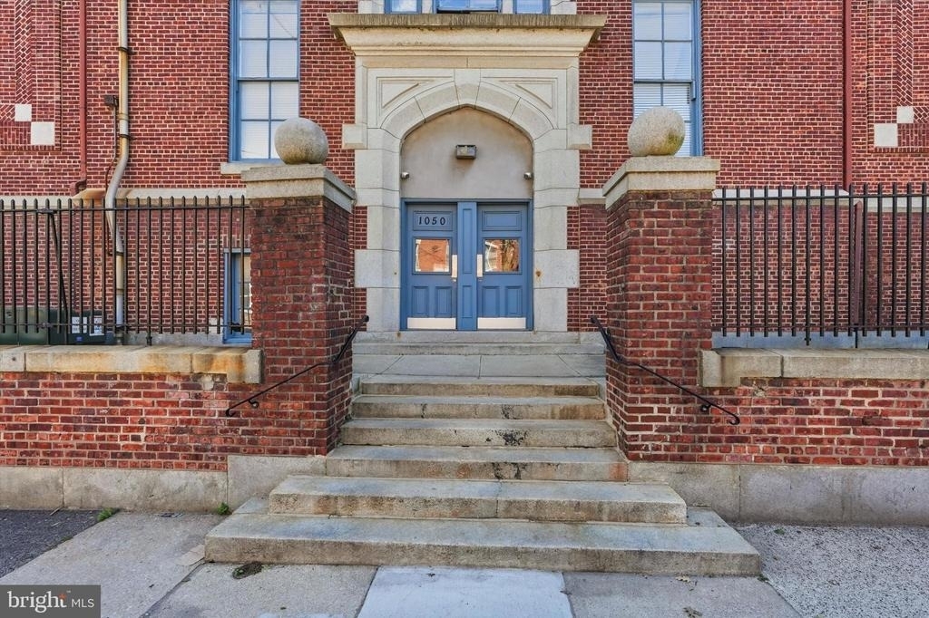 1050 E Montgomery Avenue - Photo 0