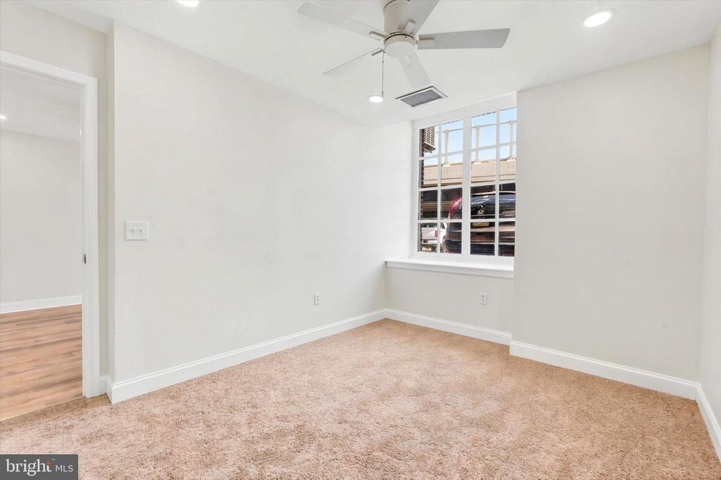 1050 E Montgomery Avenue - Photo 12