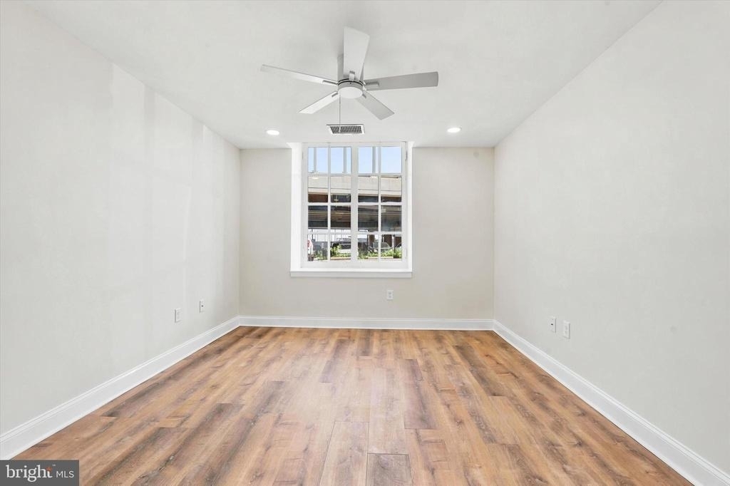 1050 E Montgomery Avenue - Photo 7