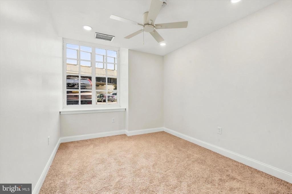 1050 E Montgomery Avenue - Photo 11