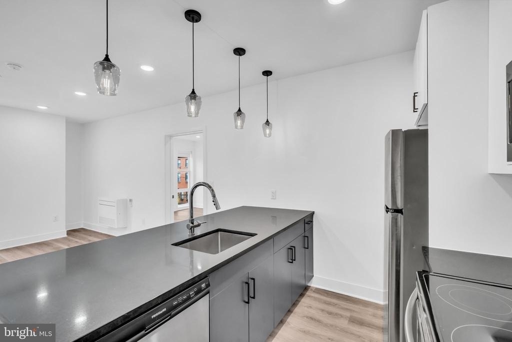 330 Cecil B Moore Avenue - Photo 4