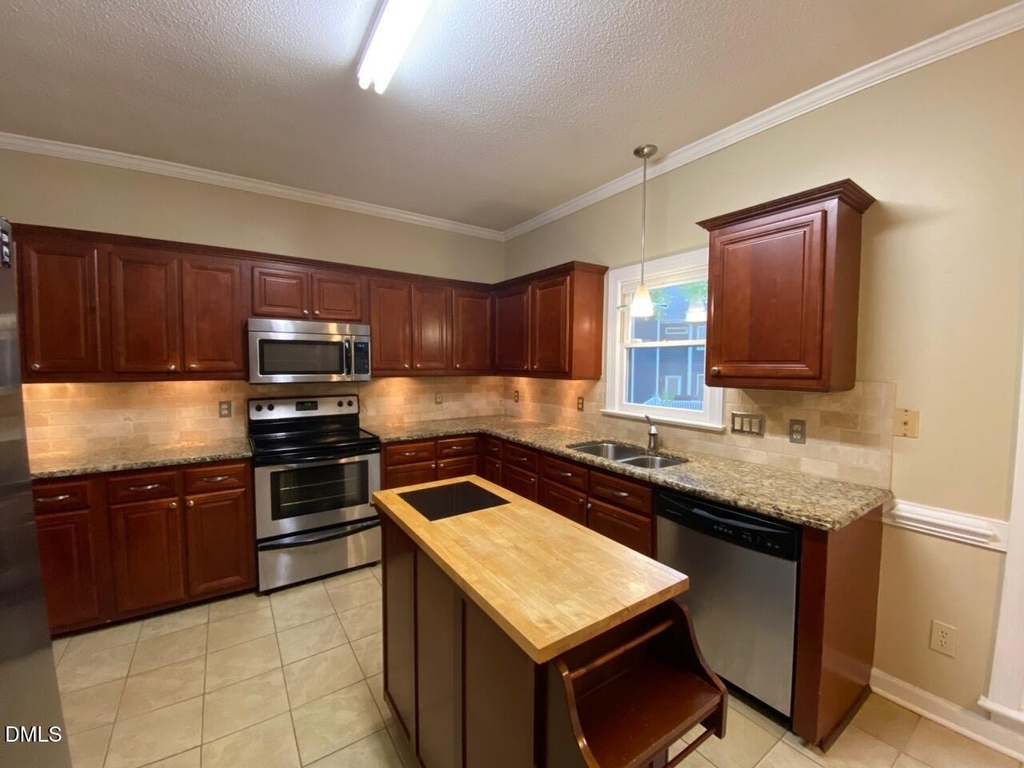 1012 Sturbridge Drive - Photo 7